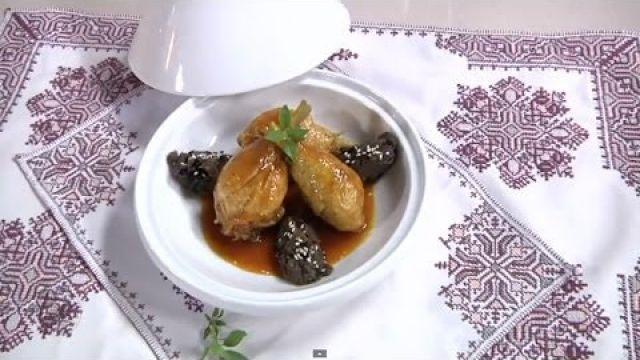 Choumicha : Pillons de poulet aux aubergines et oignons confits | شميشة : أفخاد الدجاج مع الباذنجان